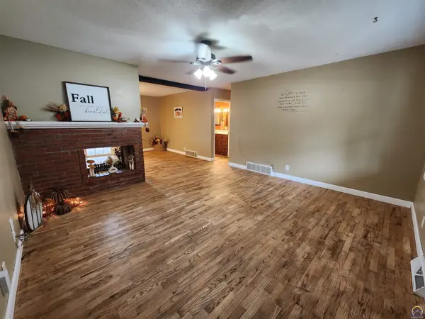 1239 Tomahawk DR, Emporia, KS 66801