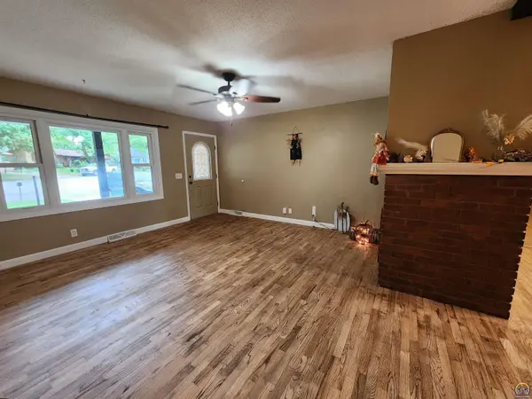 1239 Tomahawk DR, Emporia, KS 66801