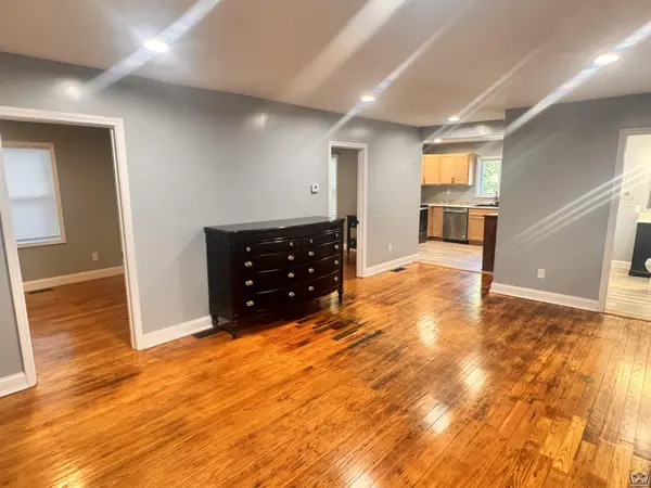 1234 SW McAlister AVE, Topeka, KS 66604
