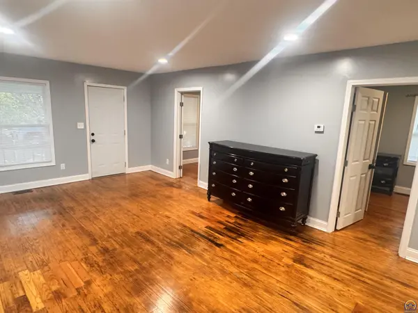 1234 SW McAlister AVE, Topeka, KS 66604