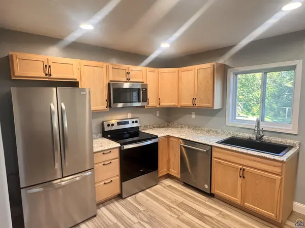 1234 SW McAlister AVE, Topeka, KS 66604