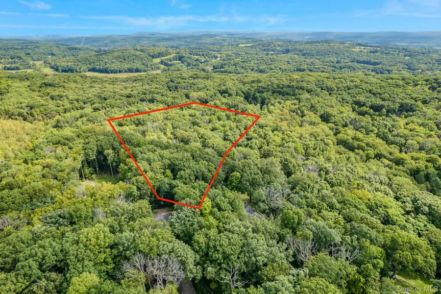 Contour LN, Salt Point, NY 12578