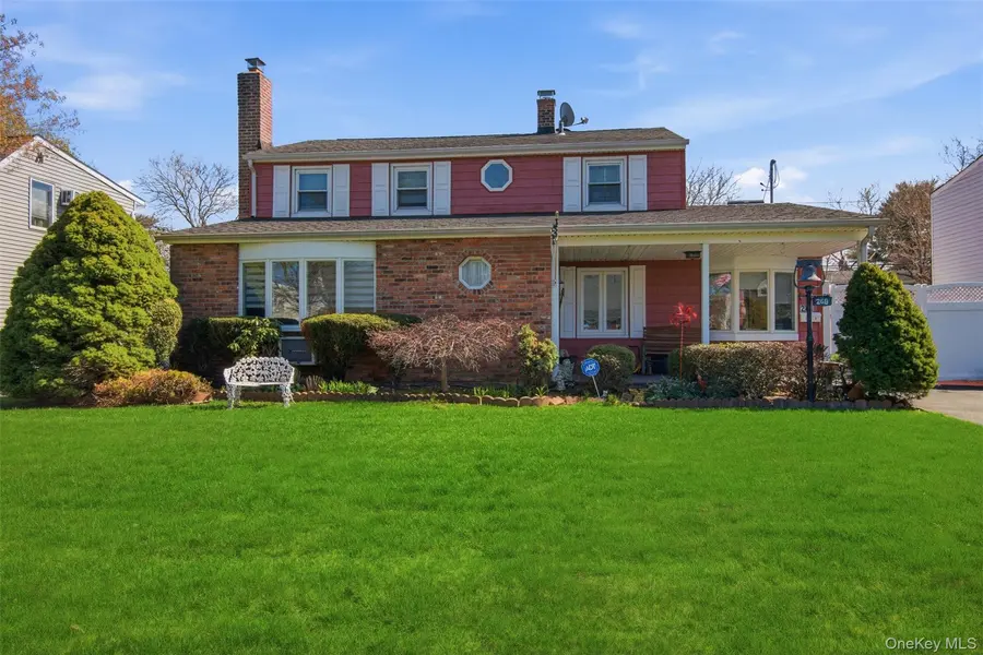 268 Curtis AVE, Carle Place, NY 11514
