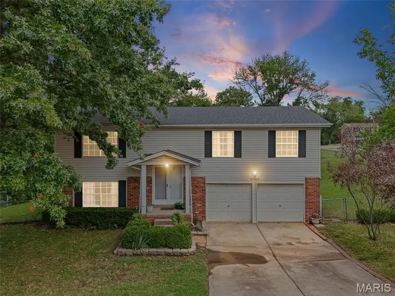 2905 Misty CIR, Oakville, MO 63129