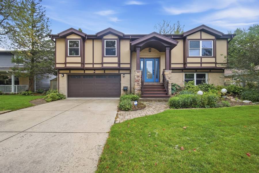 135 W King Arthur CT, Palatine, IL 60067