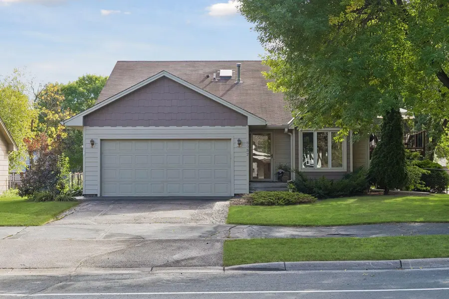 8952 Pineview LN N, Maple Grove, MN 55369