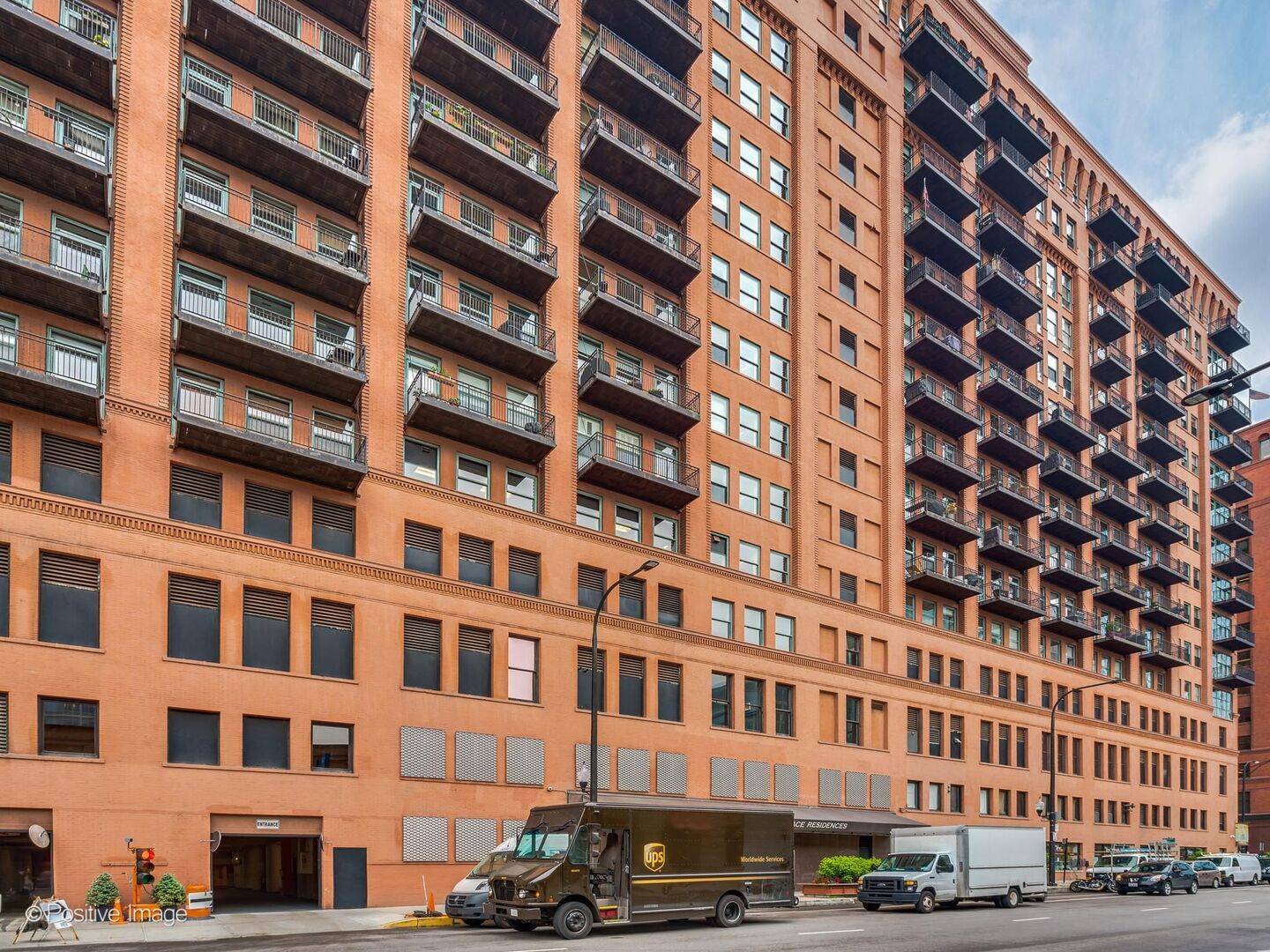 165 N CANAL ST #815, Chicago, IL 60606