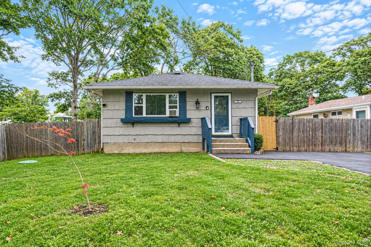 129 Shinnecock AVE, Mastic, NY 11950