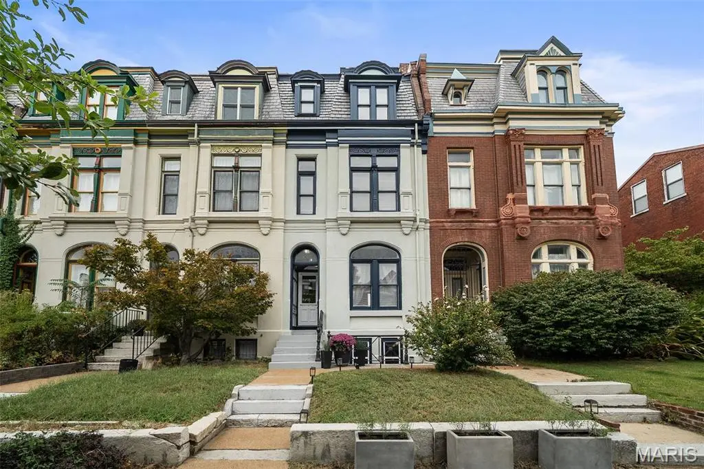 2745 Russell BLVD, St Louis, MO 63104
