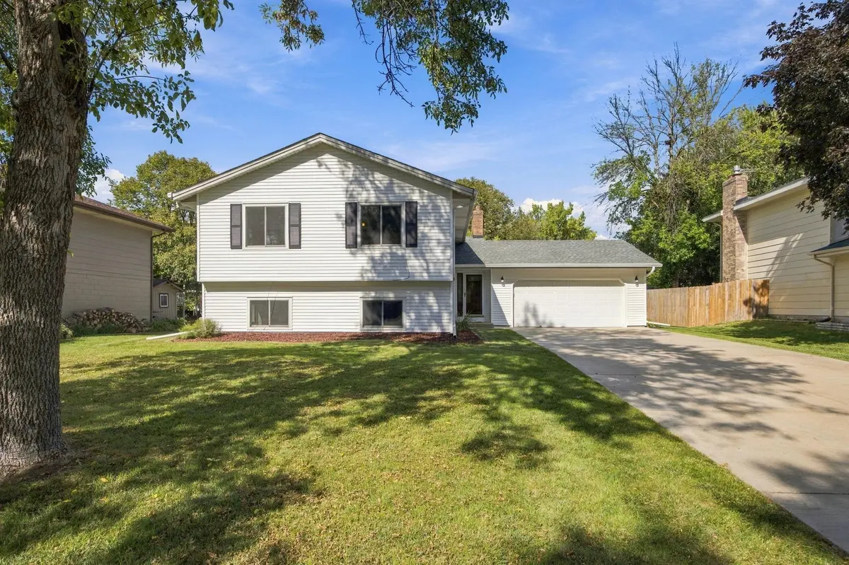 8818 N Brook AVE N, Brooklyn Park, MN 55428