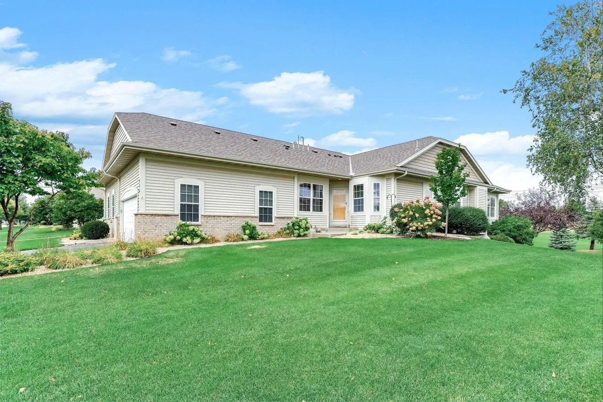 536 Holly LN N, Oakdale, MN 55128