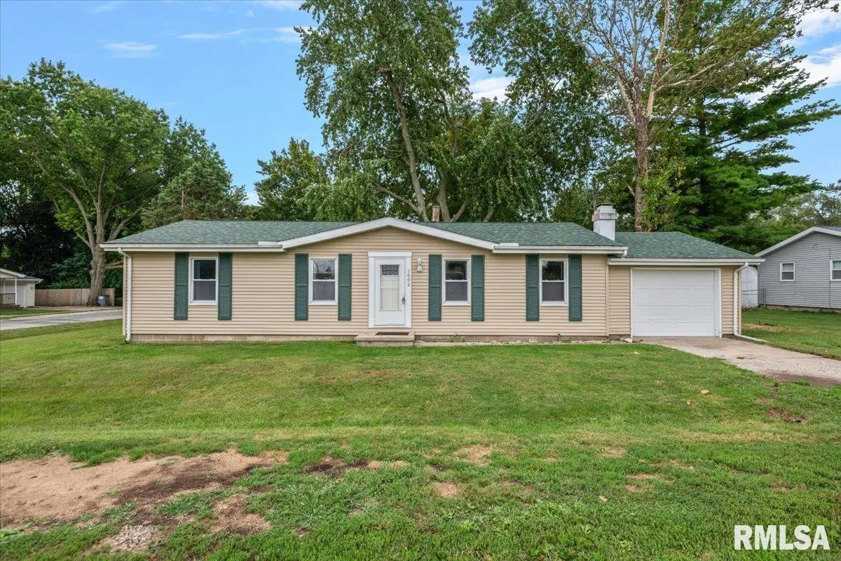 1002 LINCOLN ST, Auburn, IL 62615
