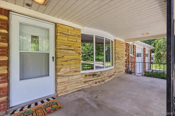 9985 Cedar Island RD, White Lake Charter Township, MI 48386