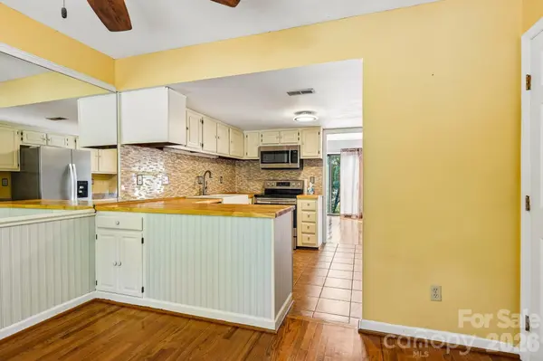 5182 Corbin LN, Hickory, NC 28601
