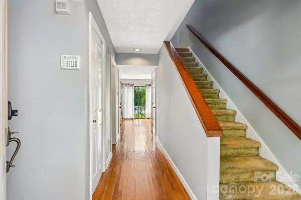 5182 Corbin LN, Hickory, NC 28601