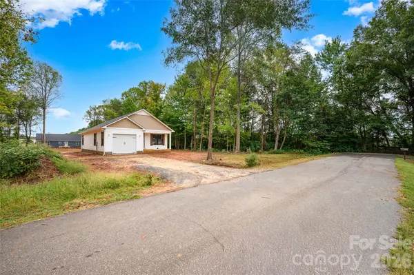 104 Roseman LN, Statesville, NC 28625