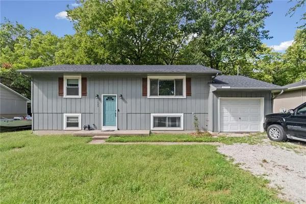 1406 Ridgeway DR, Richmond, MO 64085