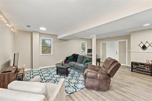 11810 W 79TH ST, Lenexa, KS 66214