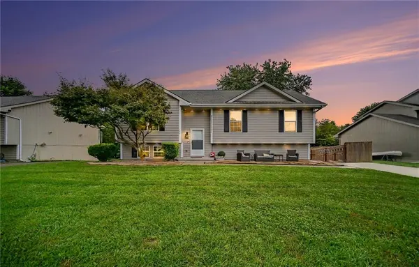 1001 NE 194th TER, Smithville, MO 64089