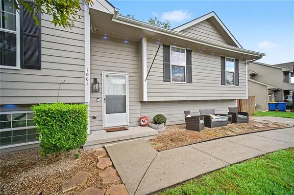 1001 NE 194th TER, Smithville, MO 64089