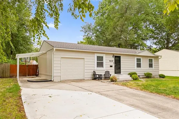 9219 W 100th ST, Overland Park, KS 66212