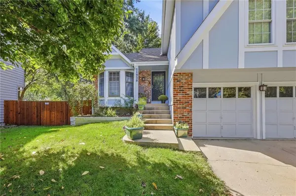 11930 S Hallet ST, Olathe, KS 66062
