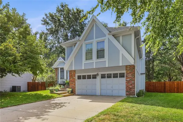 11930 S Hallet ST, Olathe, KS 66062