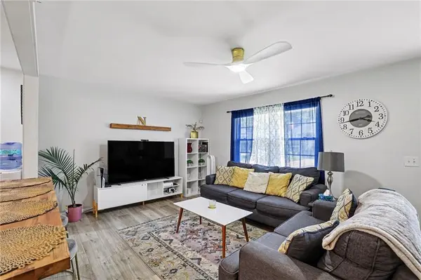 2018 E Mohawk CT, Olathe, KS 66062