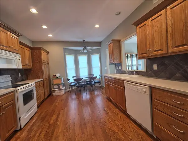 1005 Hidden Meadows DR, Paola, KS 66071