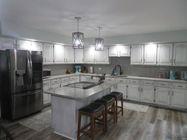 5011 E Timberwood DR, Newburgh, IN 47630