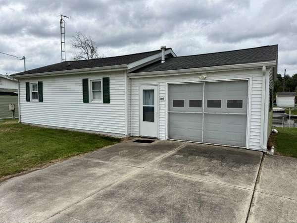 105 EMS B5 LN, Leesburg, IN 46538