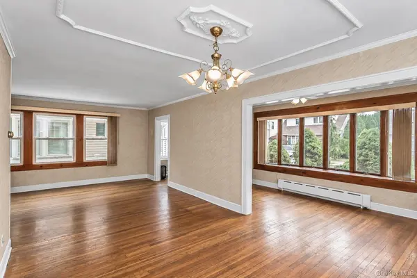 44 Capitol AVE, Williston Park, NY 11596