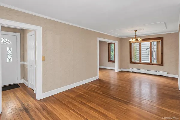 44 Capitol AVE, Williston Park, NY 11596