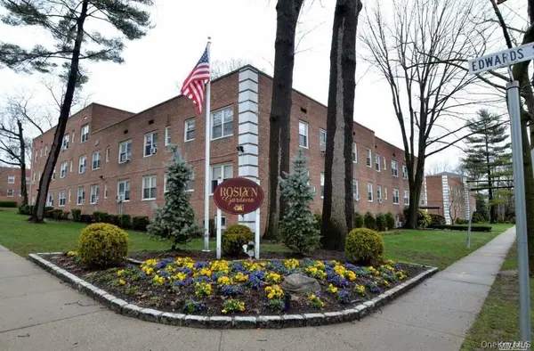 24 Edwards Street, Unit #1G #1G, Roslyn Heights, NY 11577