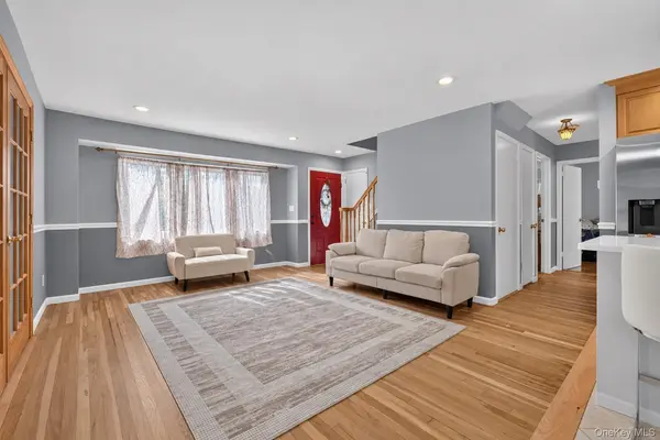 315 Harmony DR, Massapequa Park, NY 11762