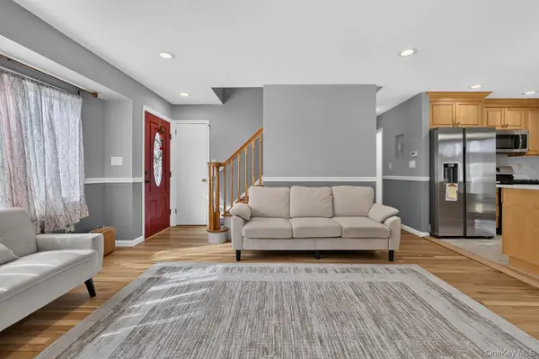 315 Harmony DR, Massapequa Park, NY 11762