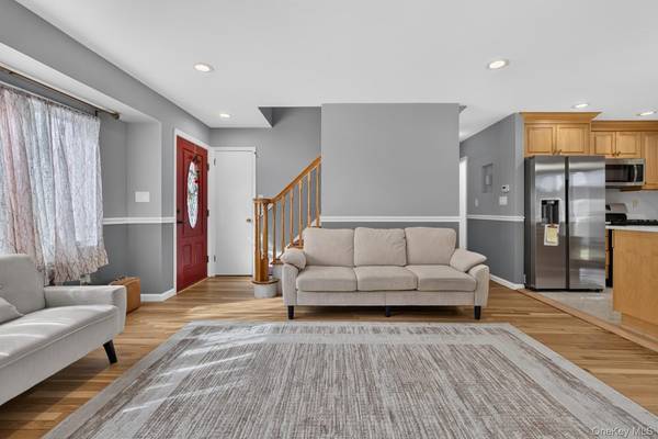 315 Harmony DR, Massapequa Park, NY 11762