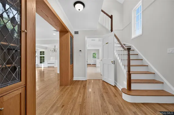 70 Woodedge RD, Manhasset, NY 11030