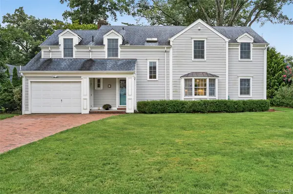 70 Woodedge RD, Manhasset, NY 11030