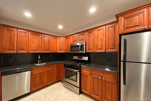 280 Bellmore AVE #118, East Islip, NY 11730
