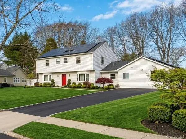 11 Manor LN, Stony Brook, NY 11790
