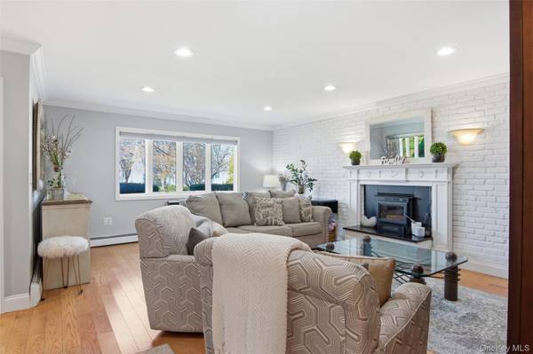 268 Curtis AVE, Carle Place, NY 11514