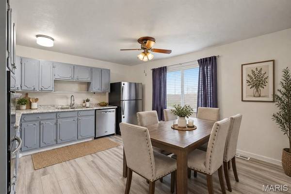 2263 McKelvey RD, Maryland Heights, MO 63043