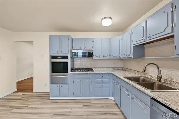2263 McKelvey RD, Maryland Heights, MO 63043