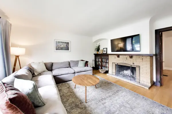 4147 N Dickinson AVE, Chicago, IL 60641