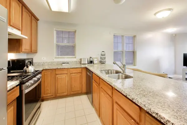 651 W Division ST #A, Chicago, IL 60610