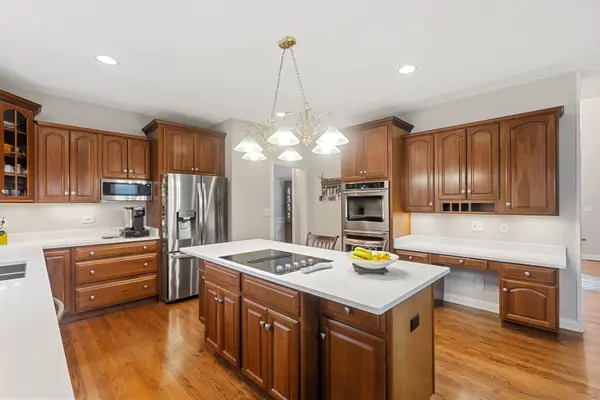 8207 Red Bark LN, Cary, IL 60013