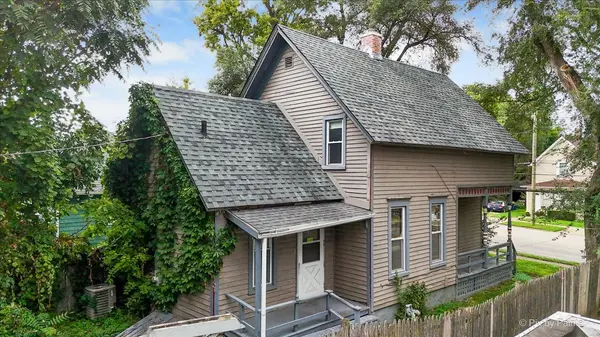 679 Villa ST, Elgin, IL 60120