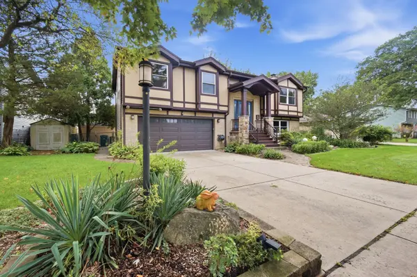 135 W King Arthur CT, Palatine, IL 60067