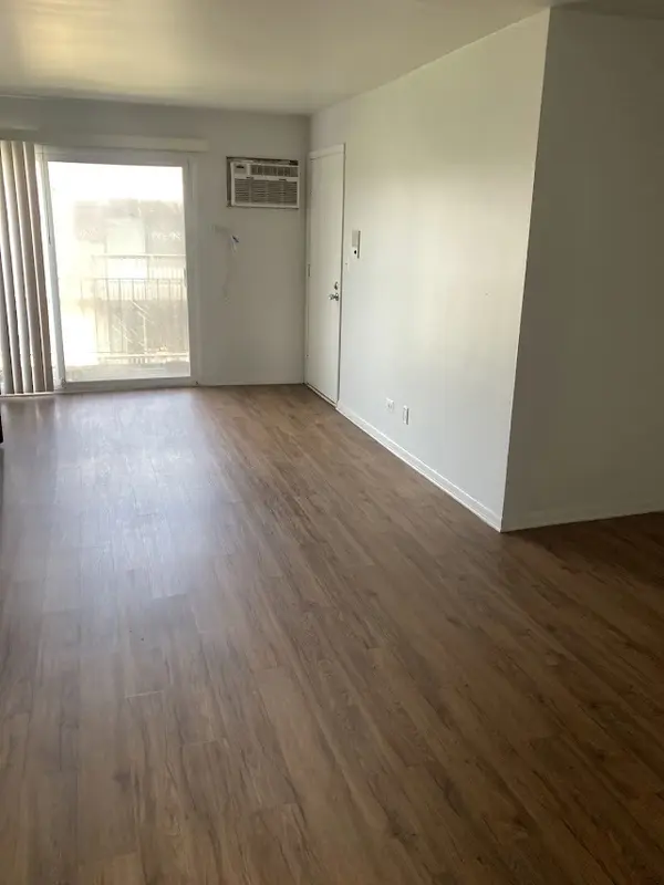 92 Olesen DR #300, Naperville, IL 60540